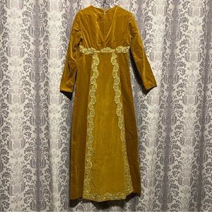 Vintage velvet long sleeve yellow dress with train and lace detail size Small